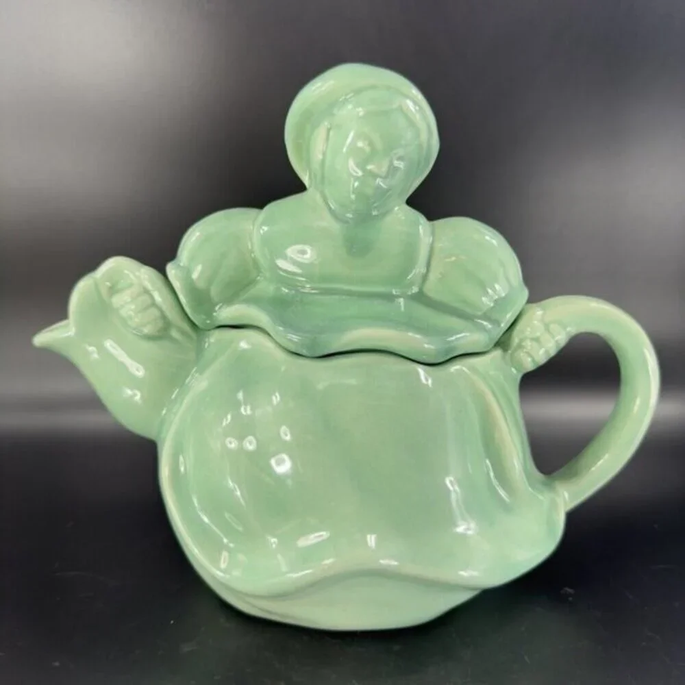 Vintage Red Wing Pottery Teapot Carafe Girl Lady Light Green Made in USA 260 VTG